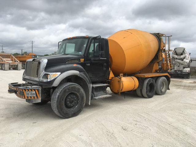 International 7600 T/A Mixer Truck International 7600 T/A Mixer Truck