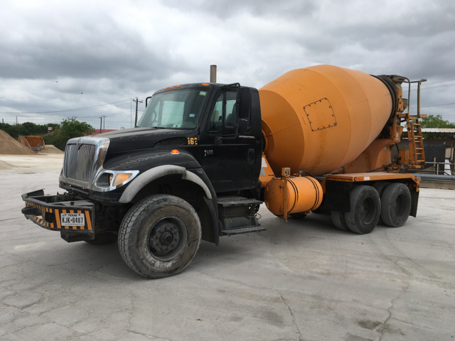 International 7600 T/A Mixer Truck International 7600 T/A Mixer Truck