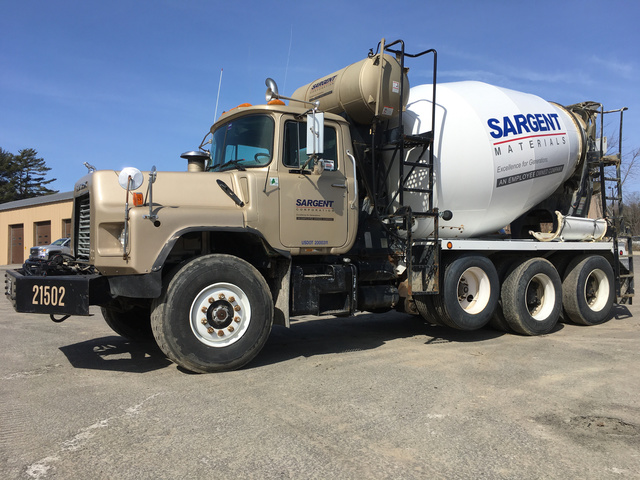 2003 Mack DM690S Tri/A Mixer Truck 2003 Mack DM690S Tri/A Mixer Truck