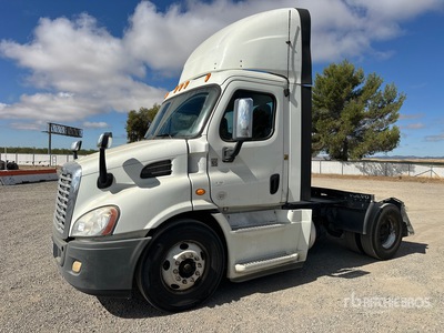 2014 Freightliner Cascadia 113 4x2 Cabeza Tractora Cabina Corta