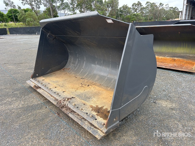 CNH 3050 mm General Purpose Wheel Loader Bucket | Ritchie Bros. Auctioneers