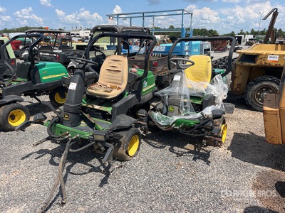 Quantity of (2) John Deere 2500A Ride-On Tondeuse à gazon (Inoperable)