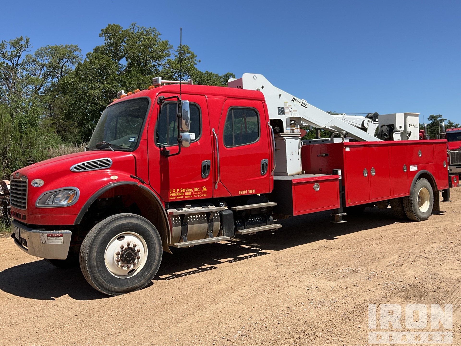 2014 Duralift DHT34 35 ft on 2016 Freightliner M2 106 4x4 Crew Cab Bucket Truck