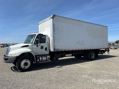 2017 International 4300 4x2 Camion fourgon