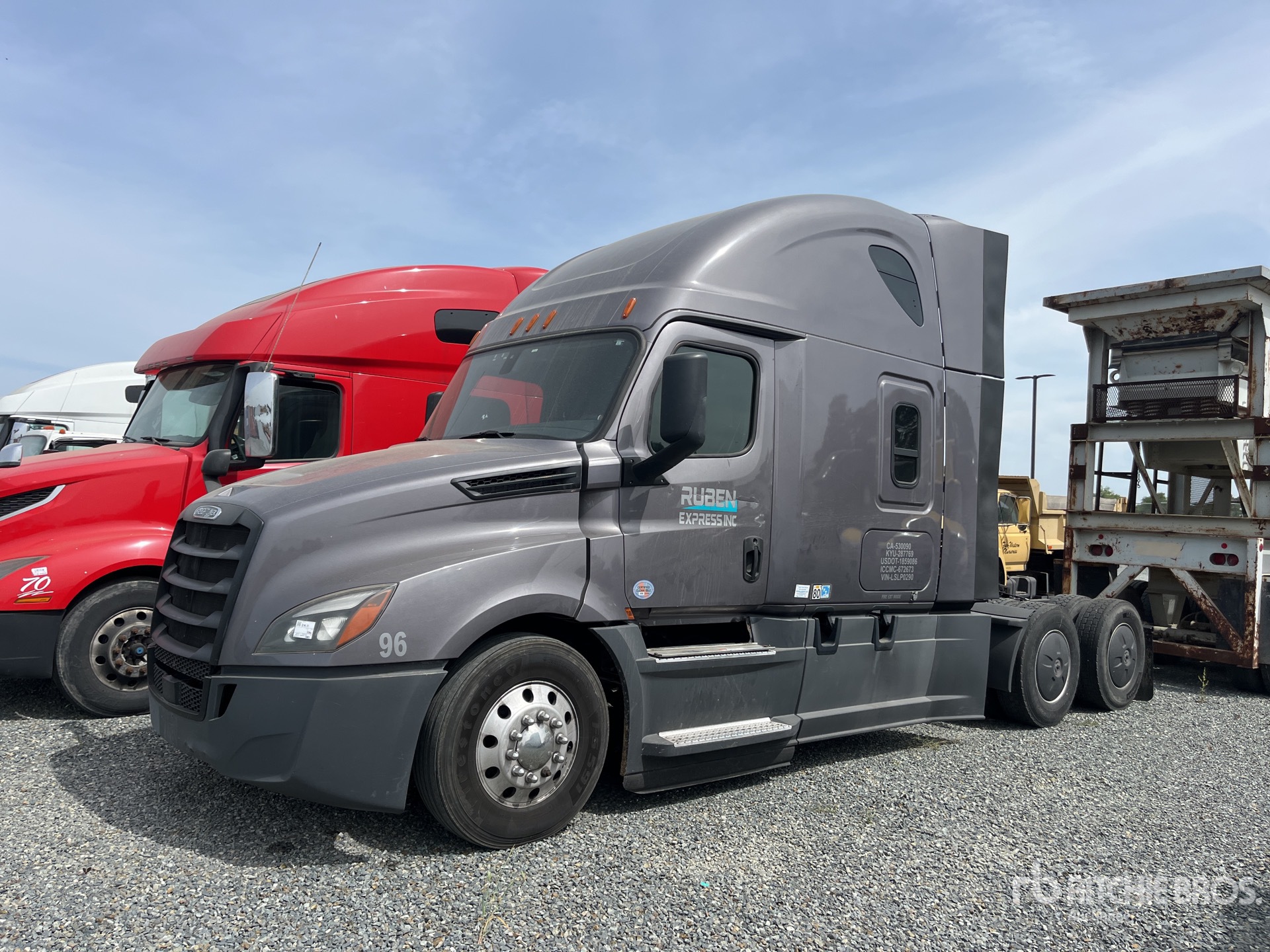2020 Freightliner Cascadia 126 6x4 T/A Slaapcabine Trekker