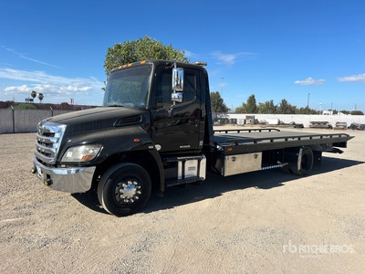 2015 Hino 268 4x2 Portavheiculos