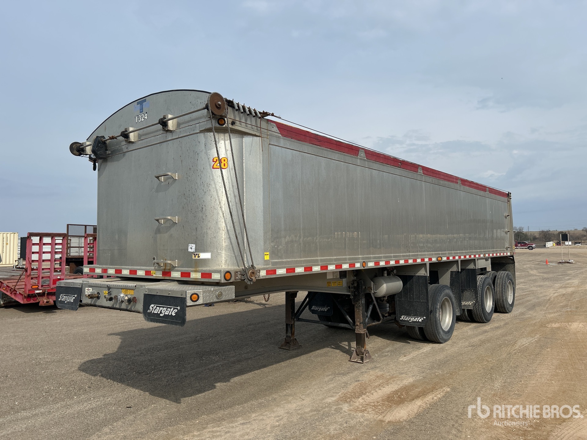 2016 Stargate 34 ft Tri/A End Dump Trailer