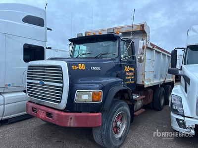 1995 Ford LTS8000 6x4 を見 Dump Truck (Inoperable)