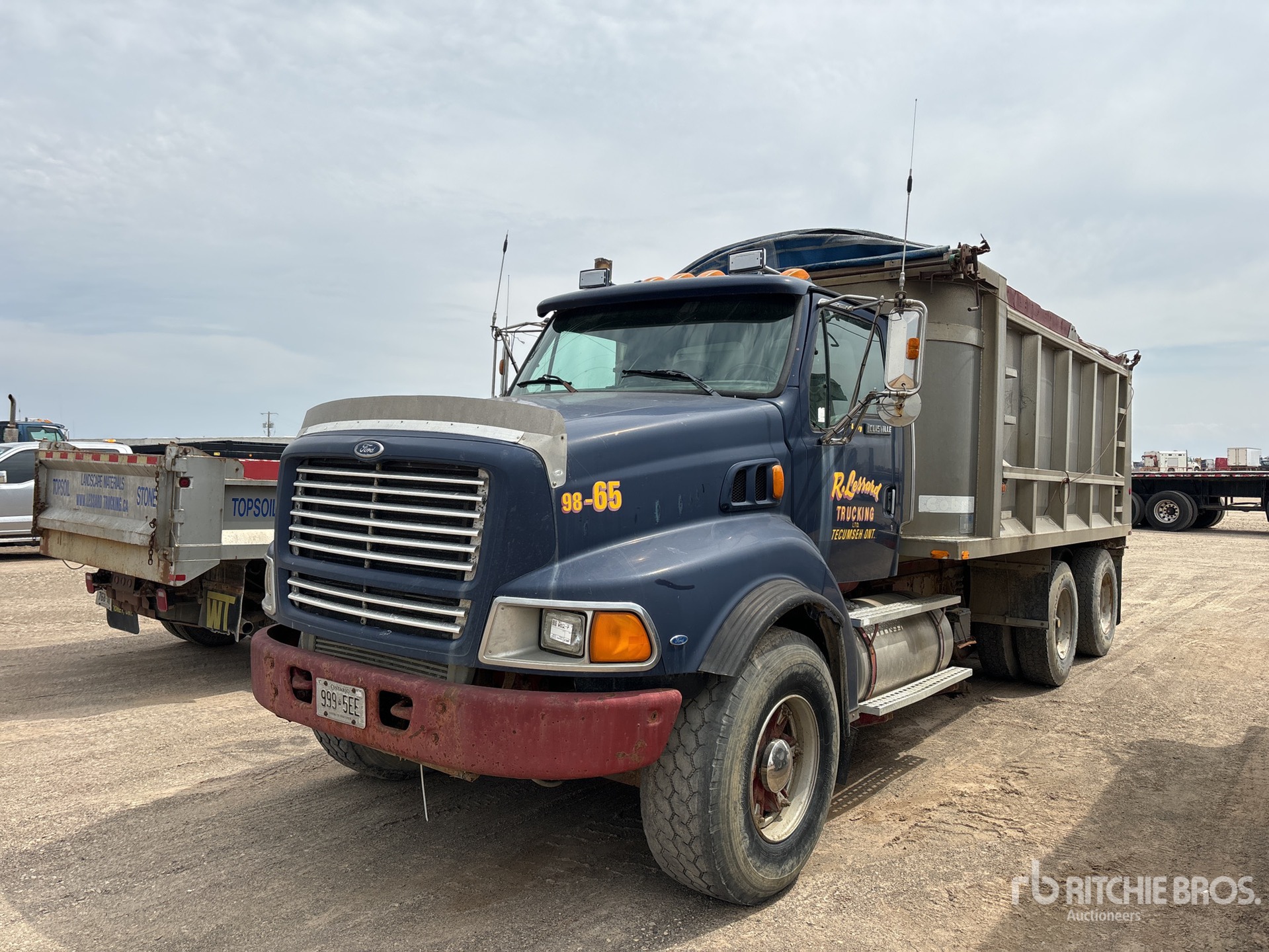 1998 Ford LT9522 6x4 T/A Dump Truck