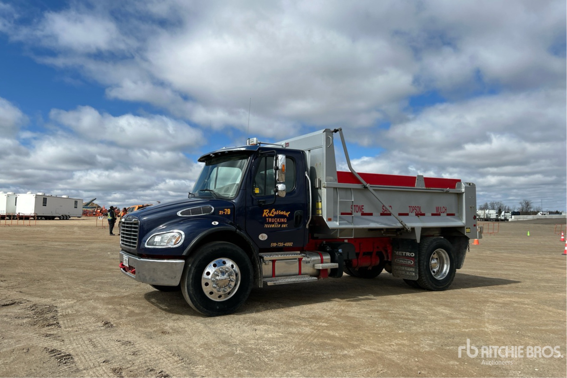 2021 Freightliner M2 106 S/A Camión dumper
