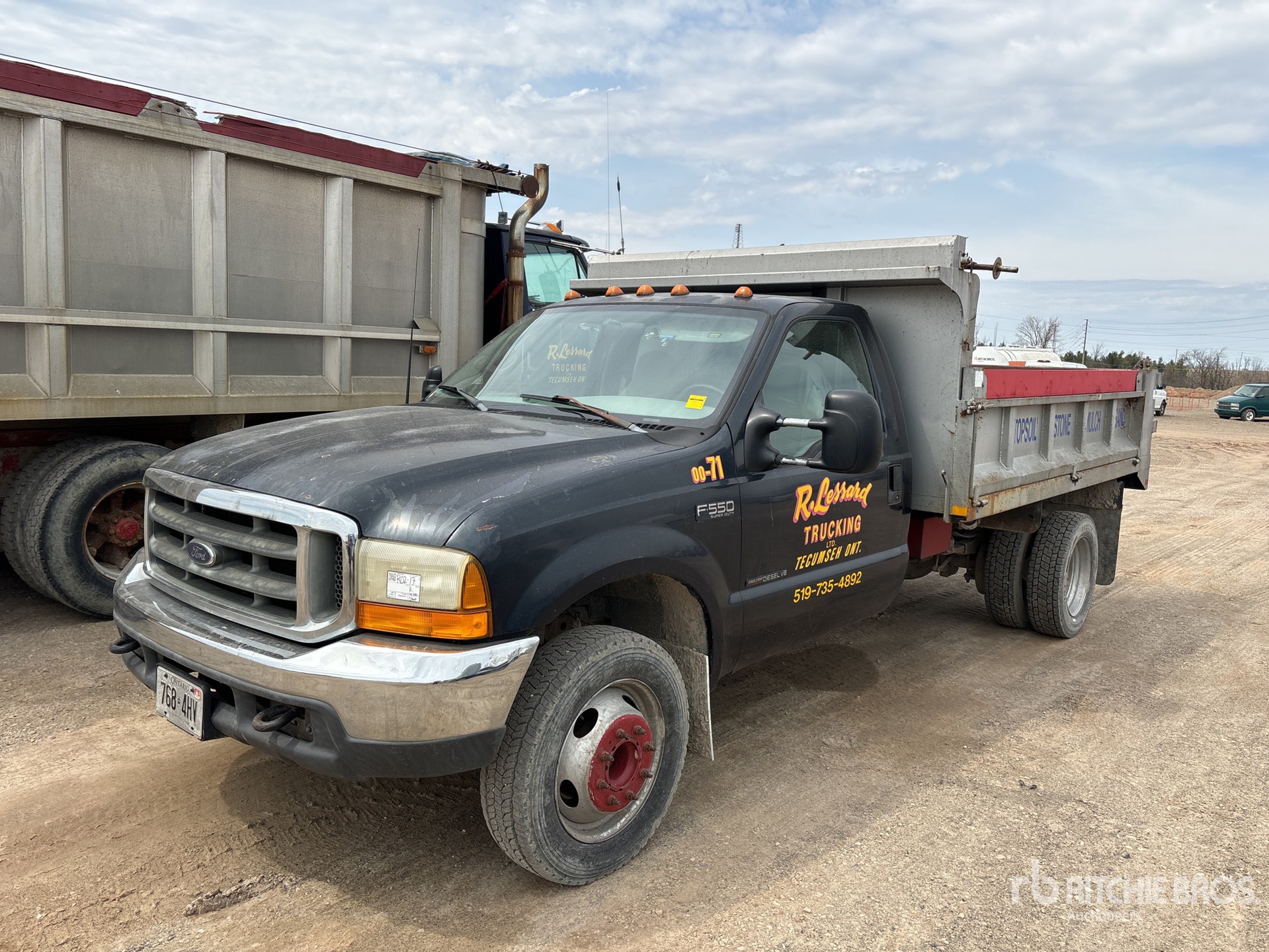 2000 Ford F-550 4x2 Dump Truck
