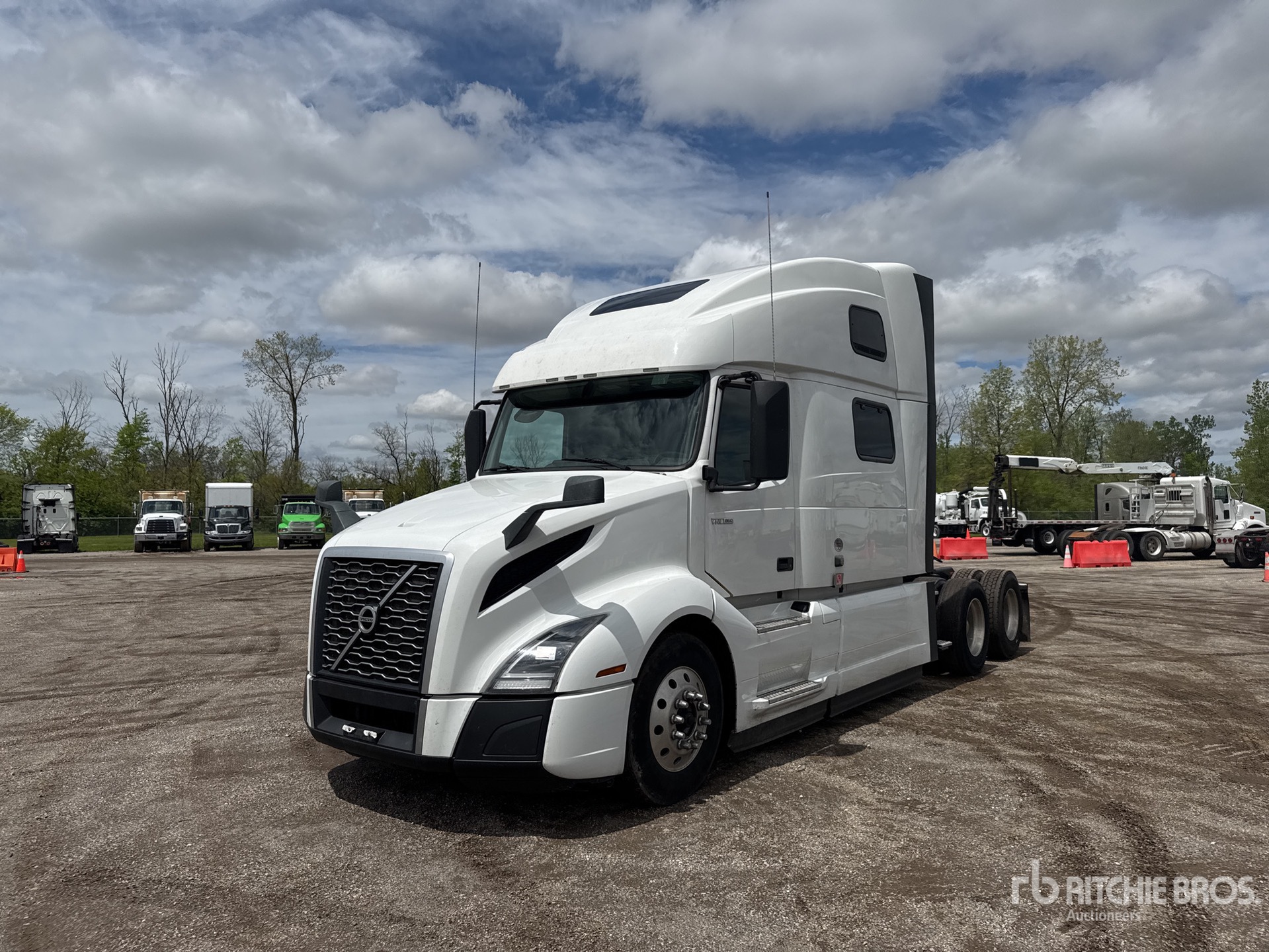 2023 Volvo VNL860 6x4 Tracteur routier couchette
