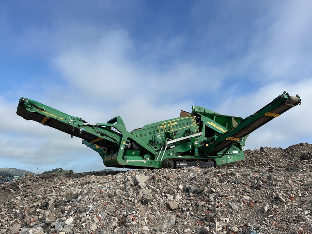 2021 McCloskey International R155 Tracked Incline Screen Plant