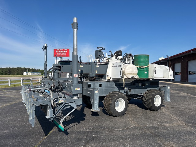 2021 Somero Broom + Cure Concrete Screed 2021 Somero Broom + Cure Concrete Screed