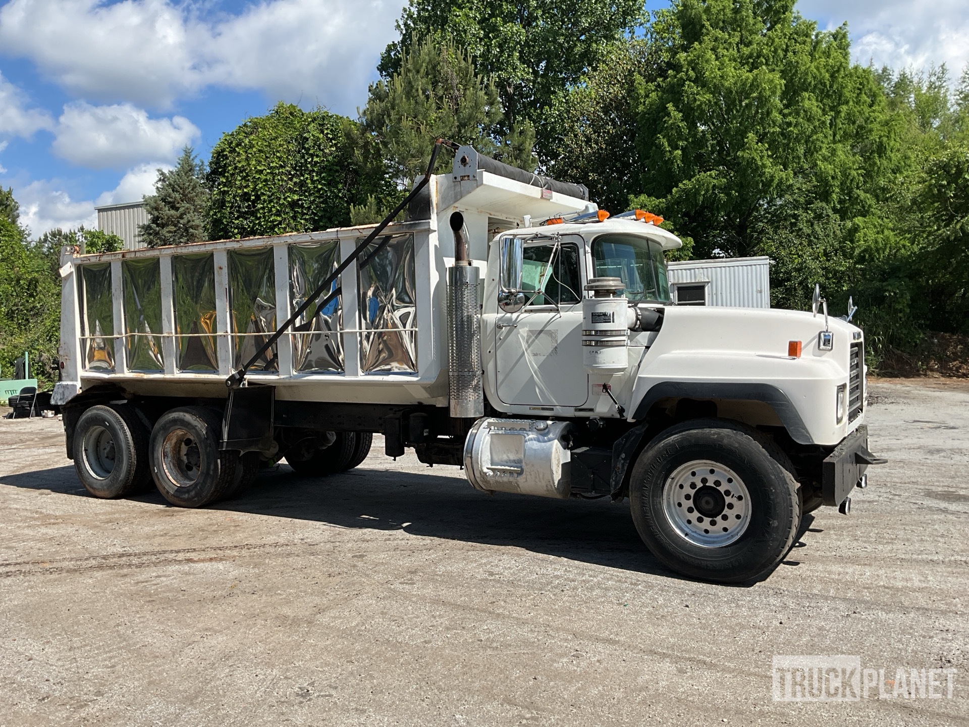 2000 Mack RD600 6x4 T/A Dump Truck in Lithonia, Georgia, United
