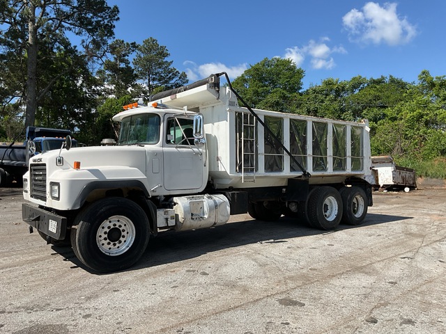 2000 Mack RD600 6x4 T/A Dump Truck 2000 Mack RD600 6x4 T/A Dump Truck