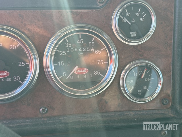 CAMIóN REVOLVEDOR 2004 PETERBILT MCNEILUS 12 CYD