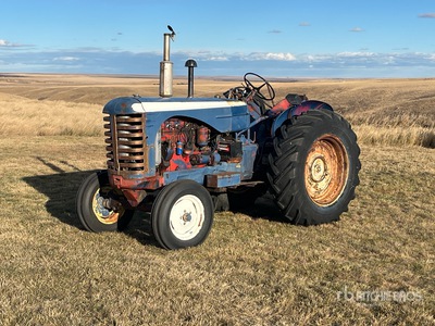 Massey Ferguson 8N 2WD トラクター
