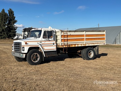 1982 International S1800 4x2 Grain Truck