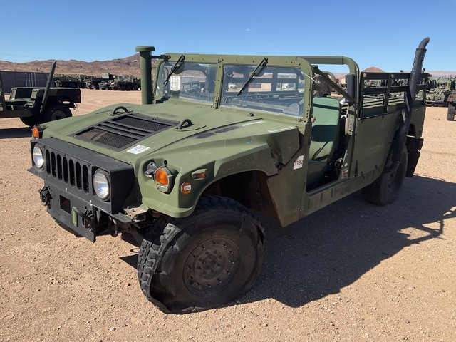 2006 AM General M1152 HMMWV 2 Door w/Truck Body 2006 AM General M1152 HMMWV 2 Door w/Truck Body