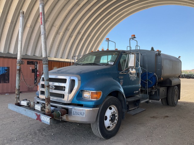 2005 Ford F-750 Super Duty Water Truck