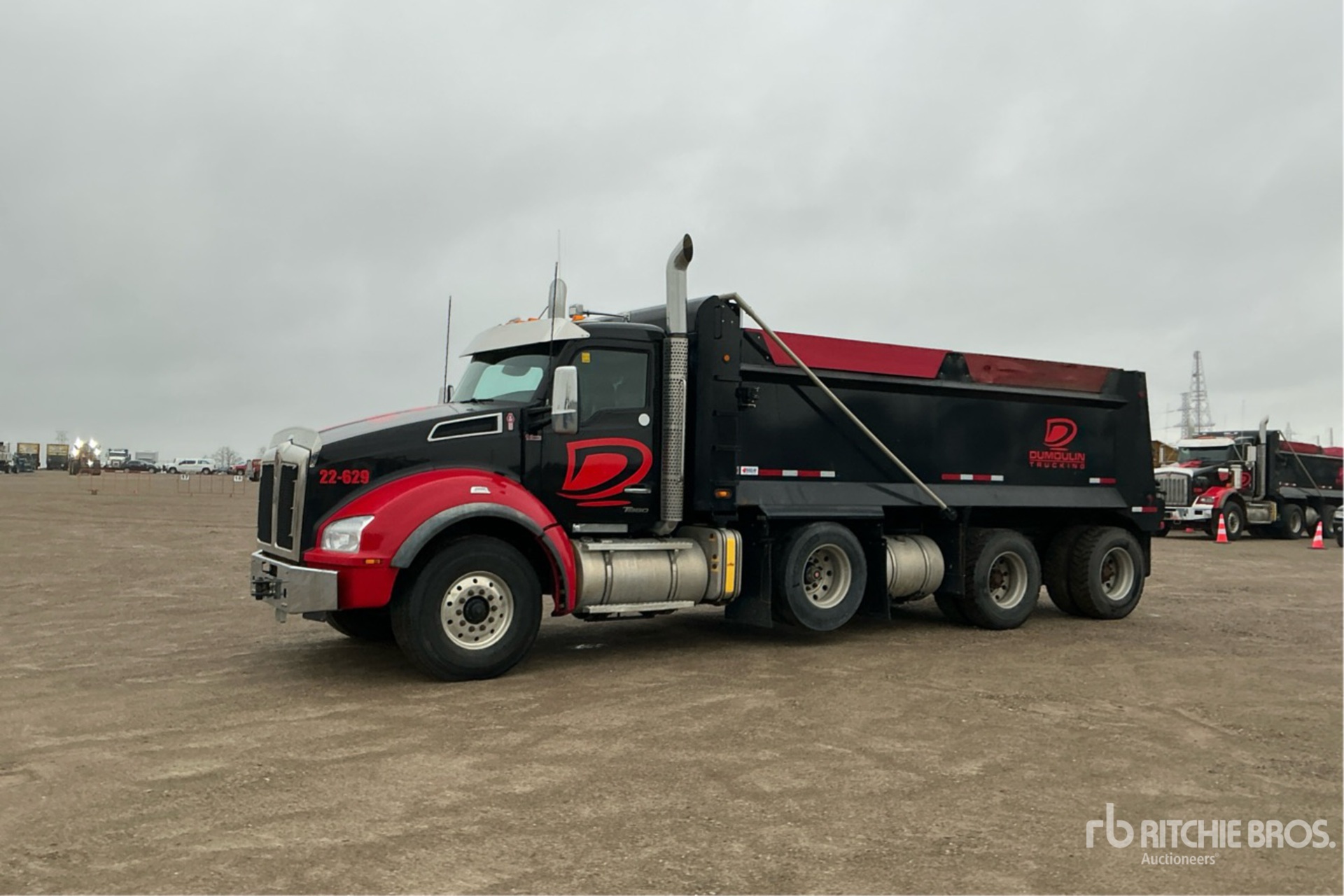 2023 Kenworth T880 8x4 Camion à benne basculante Tridem | Ritchie Bros ...