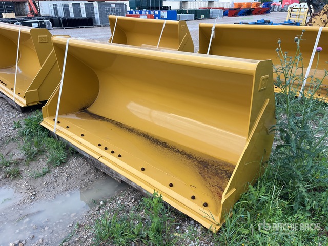 96 in Backhoe Loader Bucket - Fits Cat 420 (Unused) | Ritchie Bros ...