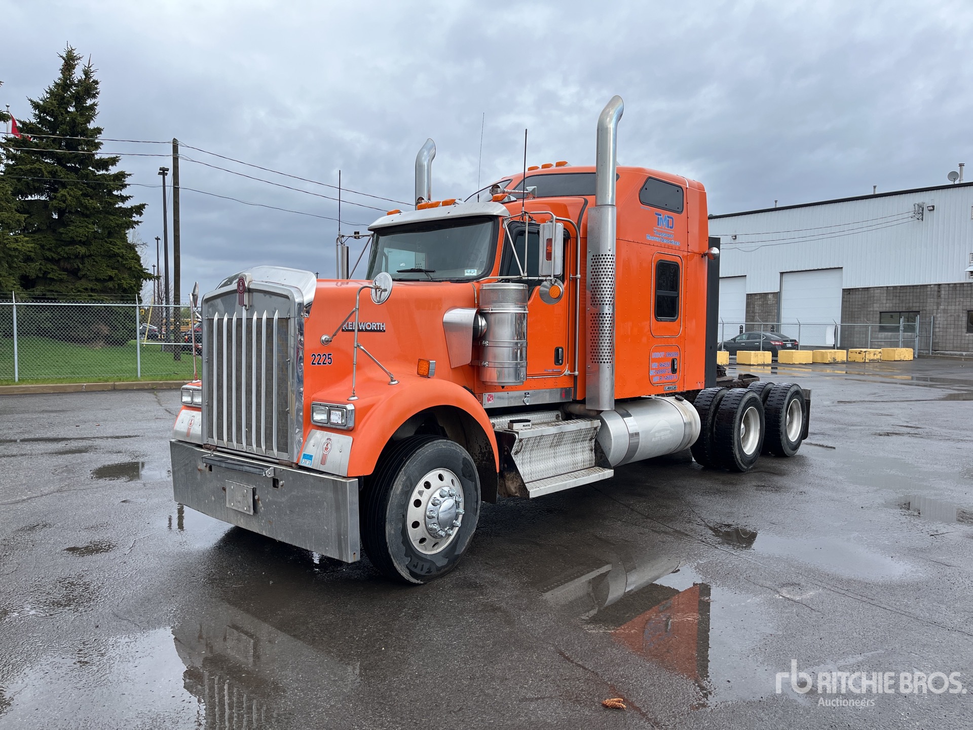 2013 Kenworth W900 6x4 T/A Sleeper Truck Tractor