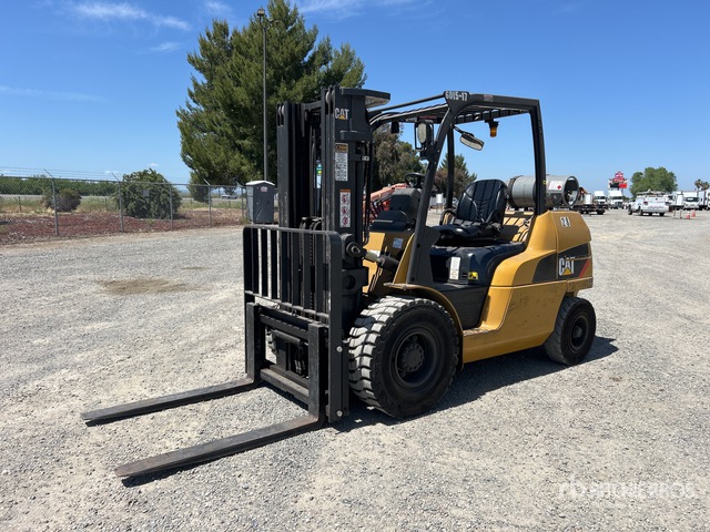 2012 Cat P9000 8950 lb Pneumatic Tire Forklift | Ritchie Bros. Auctioneers