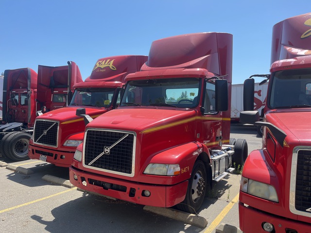 2016 Volvo VNM42T 4x2 S/A Day Cab Truck Tractor (Inoperable) 2016 Volvo VNM42T 4x2 S/A Day Cab Truck Tractor (Inoperable)