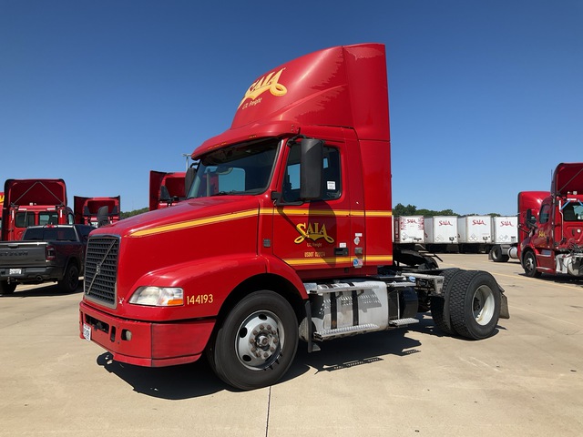 2015 Volvo VNM 4x2 S/A Day Cab Truck Tractor