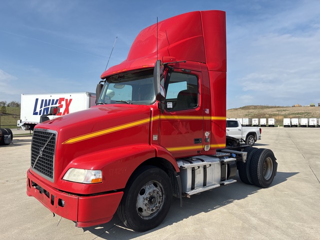 2017 Volvo VNM42T 4x2 S/A Day Cab Truck Tractor