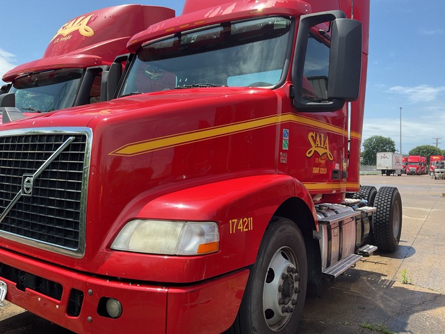 2017 Volvo VNM 4x2 S/A Day Cab Truck Tractor