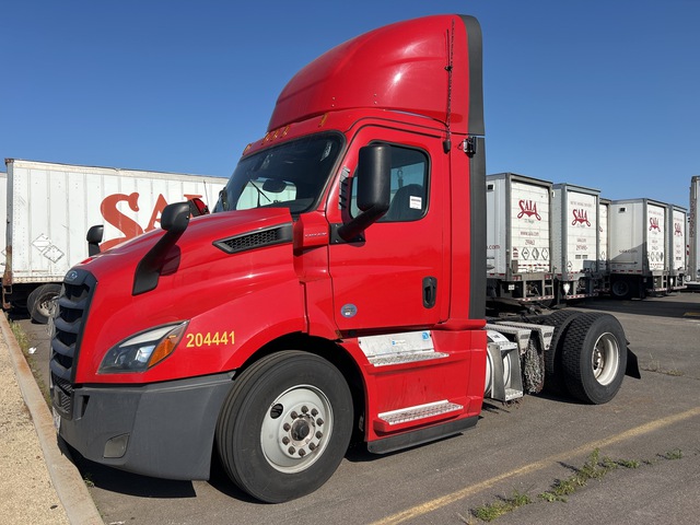 2020 Freightliner CA113 4x2 S/A Day Cab Truck Tractor (Inoperable) 2020 Freightliner CA113 4x2 S/A Day Cab Truck Tractor (Inoperable)