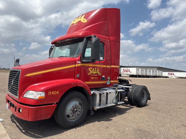 2017 Volvo VNM42T 4x2 S/A Day Cab Truck Tractor