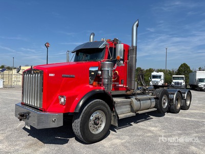 2009 Kenworth T800 8x4 Heavy Haul Wide Hood Tri/A Day Cab Truck Tractor