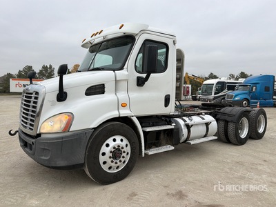 2017 Freightliner Cascadia 113 6x4 T/A Day Cab Truck Tractor