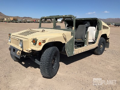 2005 AM General M1114 HMMWV 4 Door w/Slant Back