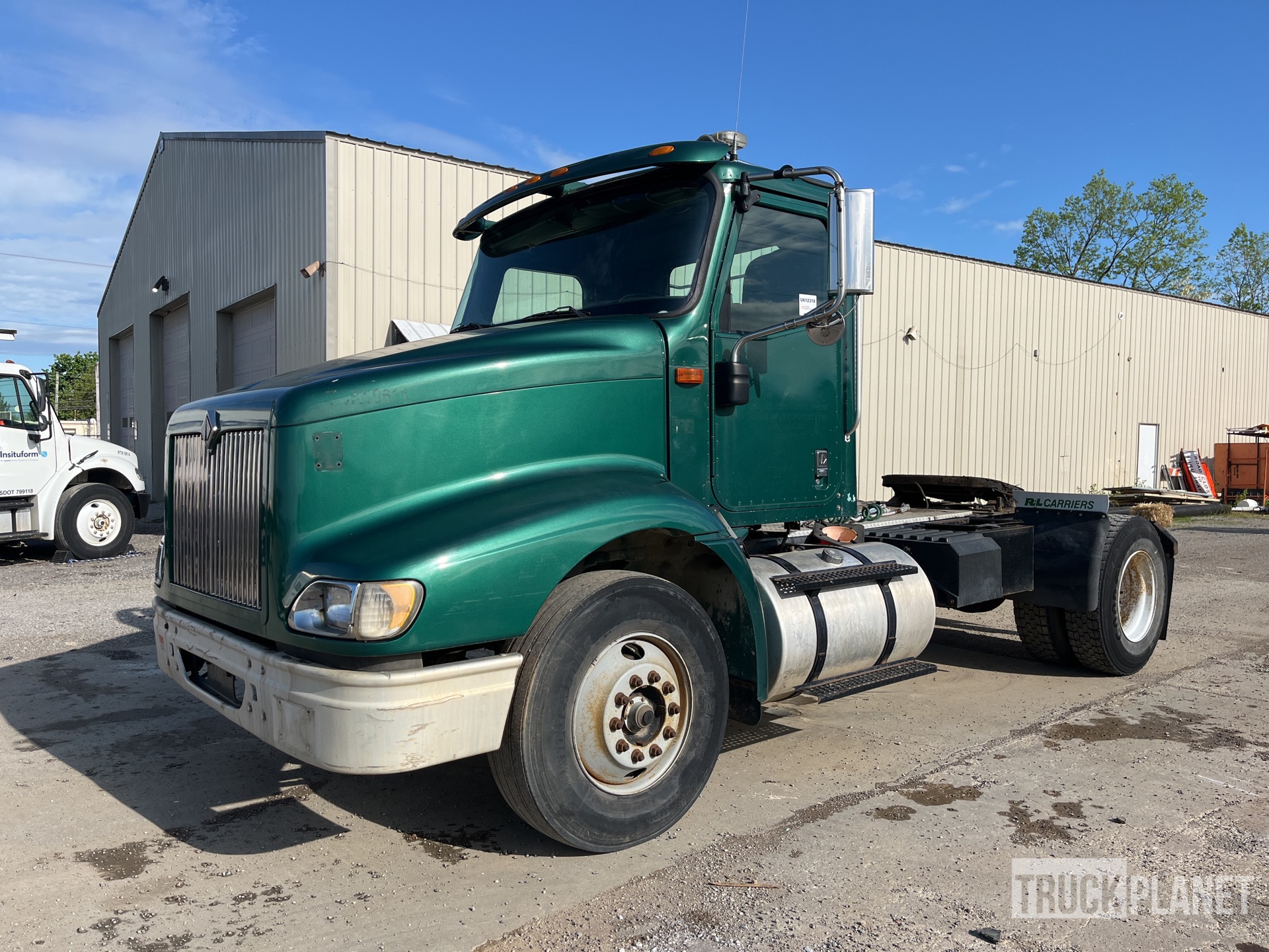2000 International 9100i 4x2 S/A Day Cab Truck Tractor in
