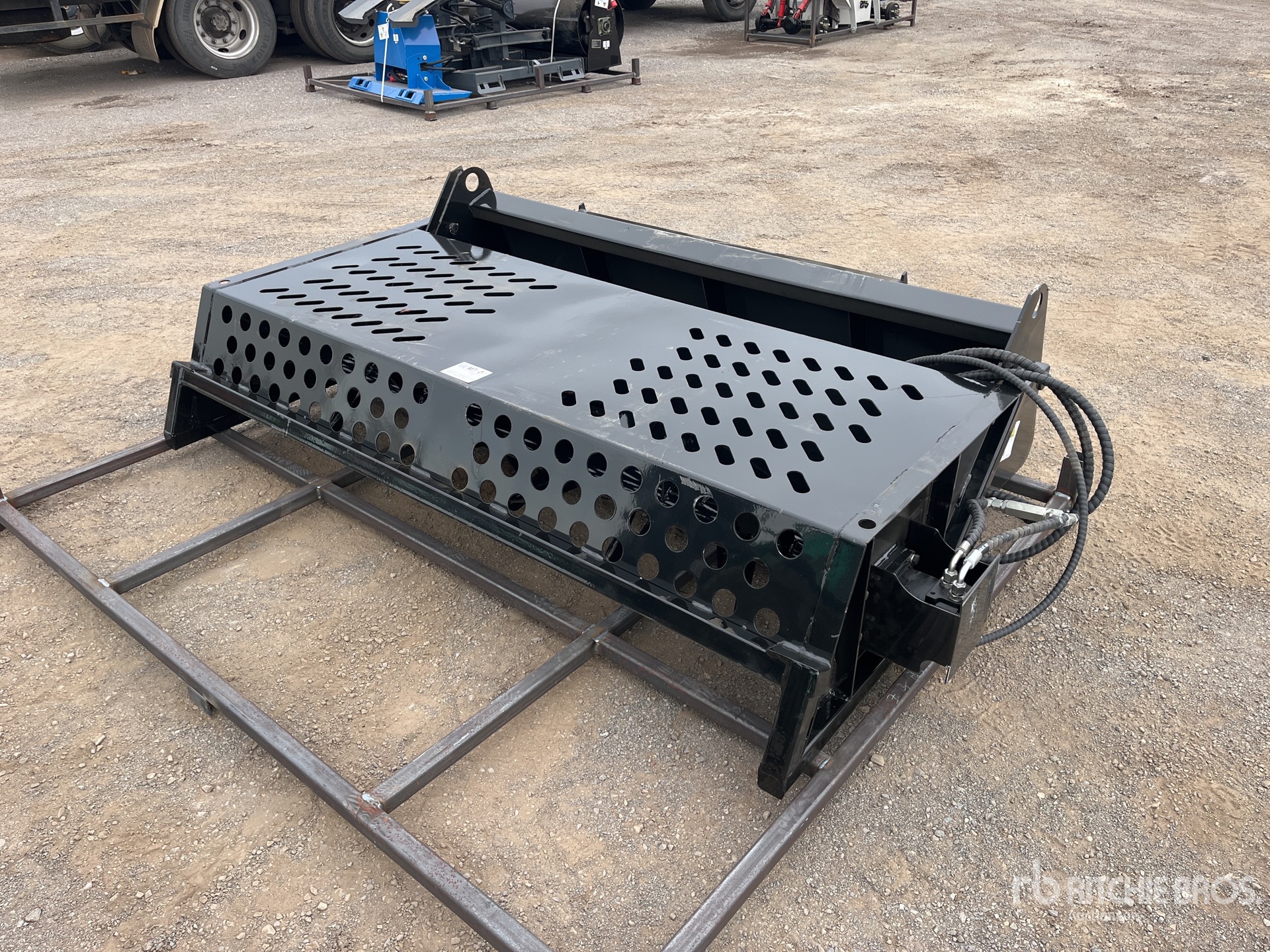 2025 GIYI GY-RR78 2080 mm Skid Steer Rock Rake スキッドステア付属部品 (Unused)