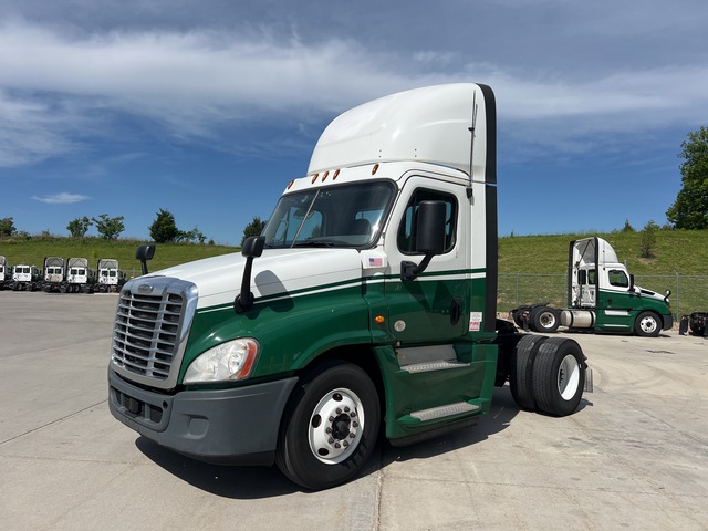 2018 Freightliner Cascadia 125 4x2 S/A Day Cab Truck Tractor