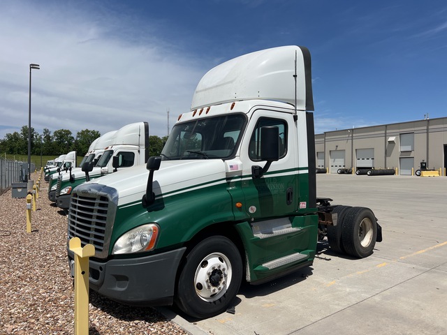 2018 Freightliner Cascadia 4x2 S/A Day Cab Truck Tractor