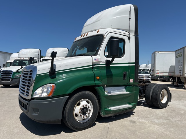 2018 Freightliner Cascadia 125 4x2 S/A Day Cab Truck Tractor