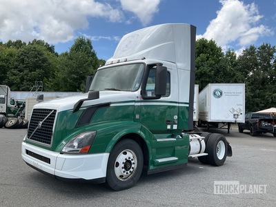 2015 Volvo VNL42T 4x2 S/A Day Cab Truck Tractor