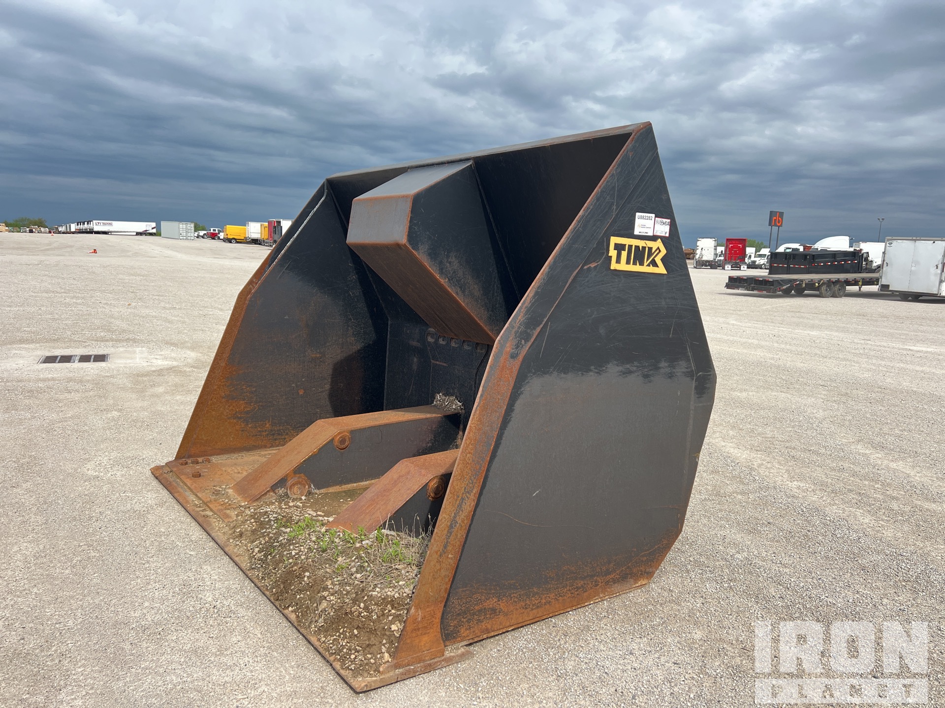 Tink RE4088 120 in 9 cyd Roll-Out Wheel Loader Bucket - Fits