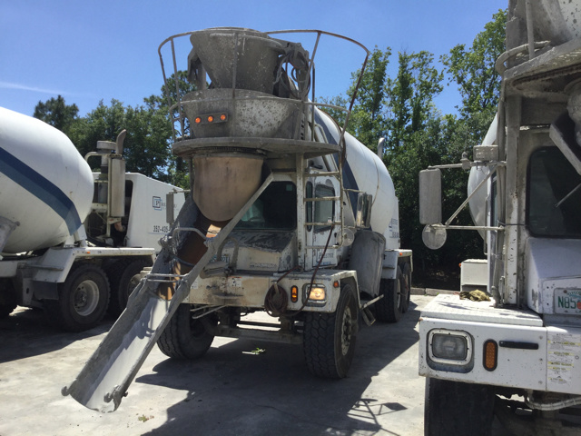 2006 Advance T/A Mixer Truck 2006 Advance T/A Mixer Truck