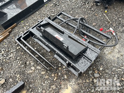 2025 GIYI GY-CYHC 760 mm Mini Skid Steer Forks (Unused)