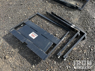 GIYI GY-FK 760 mm Mini Skid Steer Forks (Unused)