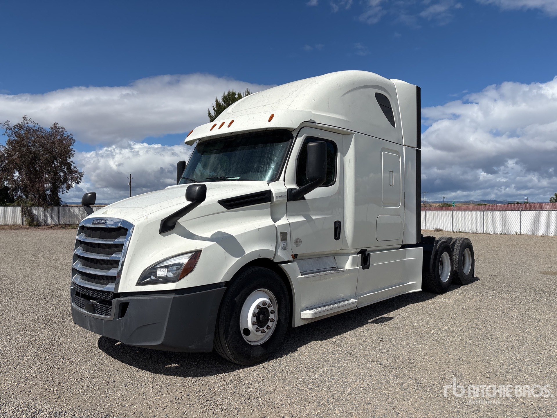 2018 Freightliner Cascadia 126 6x4 T/A Sleeper Truck Tractor