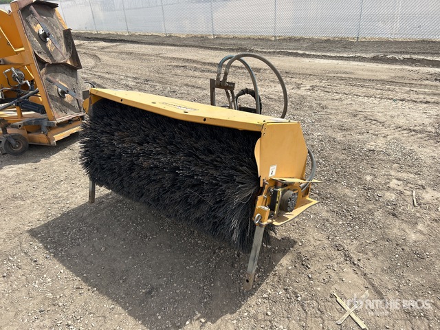 Trackless 62 in Broom Attachment | Ritchie Bros. Auctioneers